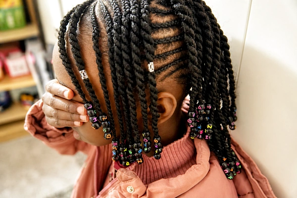 Makaleyya, coiffeuse spécialisée dans les coiffures africaines
